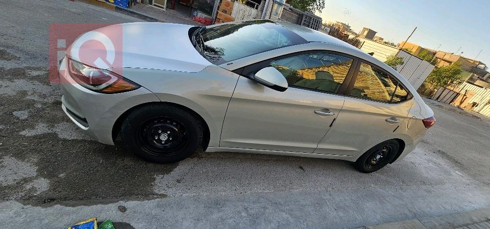 هیۆندای ئەلەنترا